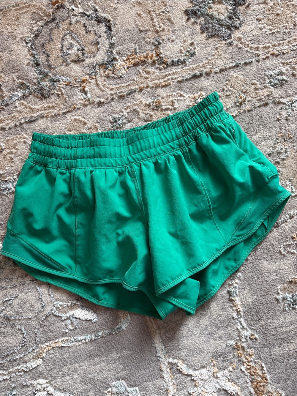 Lululemon Size 6 Hotty Hot LR Kelly Green Athletic Shorts 2.5
